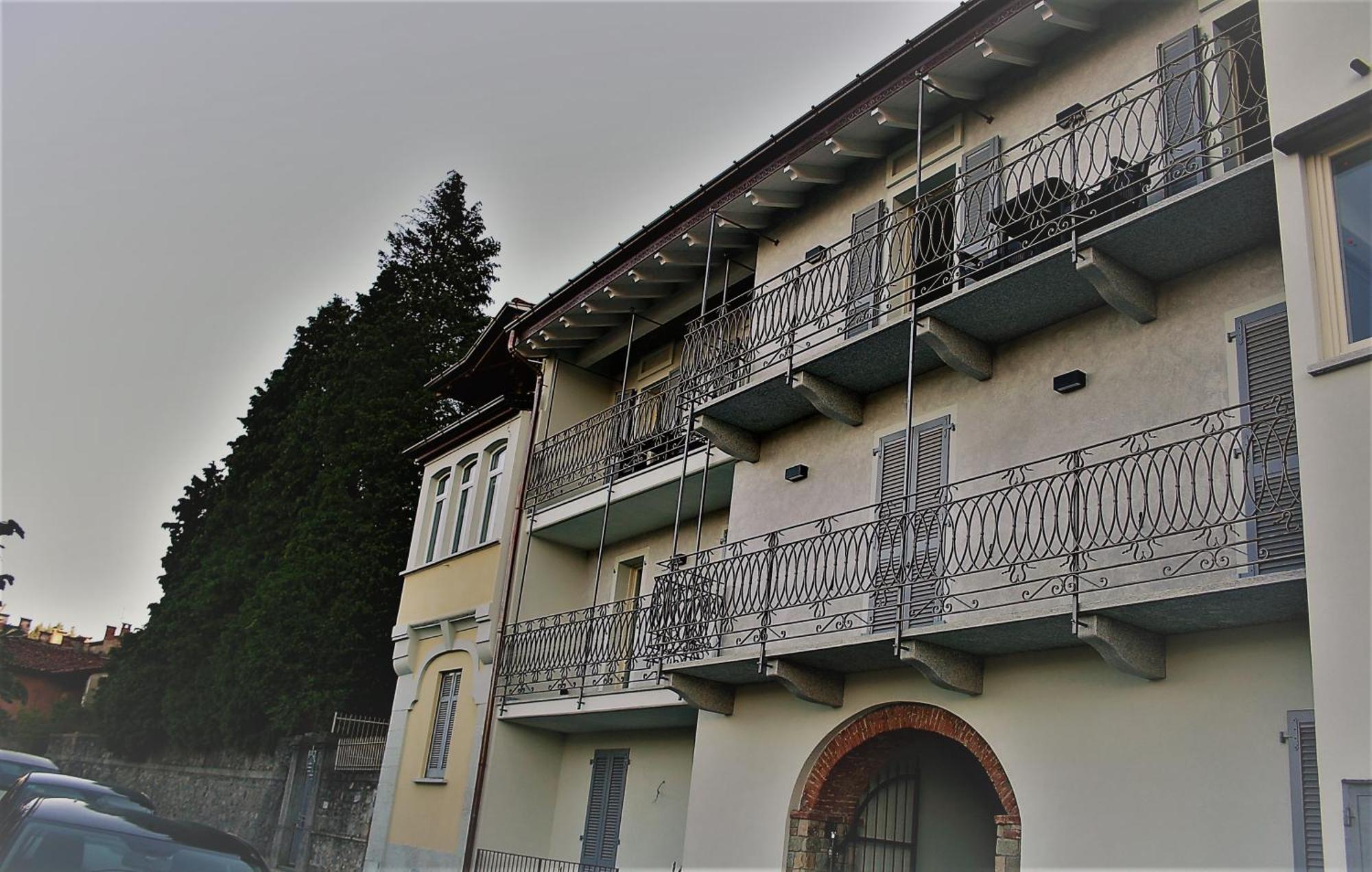 Appartamenti I Fiori Del Lago Laveno Exteriör bild