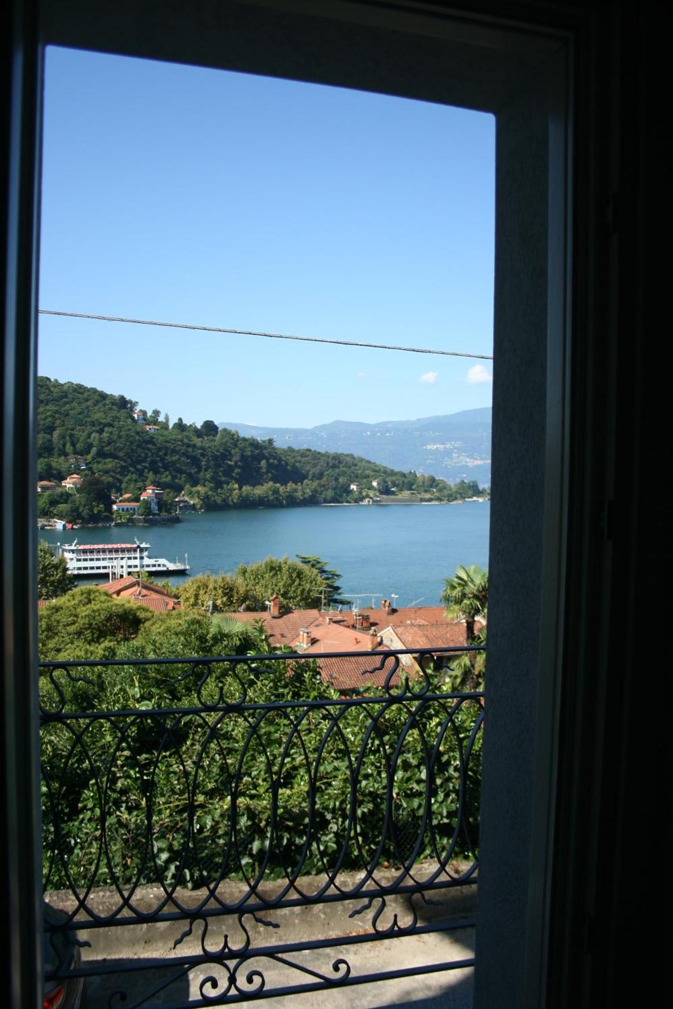 Appartamenti I Fiori Del Lago Laveno Exteriör bild