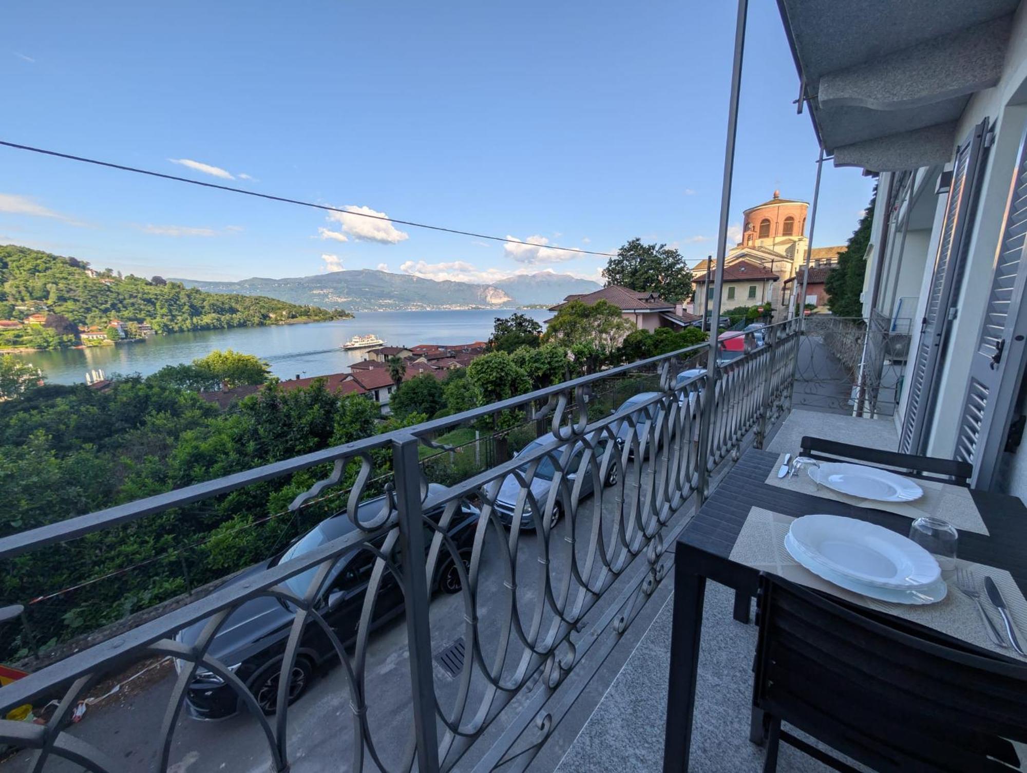 Appartamenti I Fiori Del Lago Laveno Exteriör bild